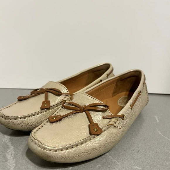 CLARKS ARTISAN Women’s Sz 6.5 Gold Metallic Leather Driving Loafers - Picture 3 of 10